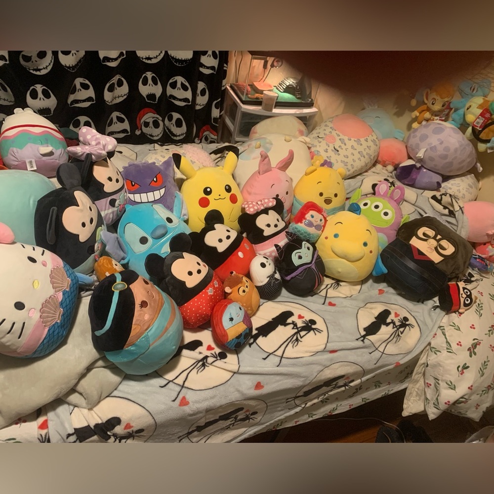 Huge squishmallow bundle GENGAR / PIKACHU /  ALOT OF DISNEY/ HELLO KITTY ,23 all